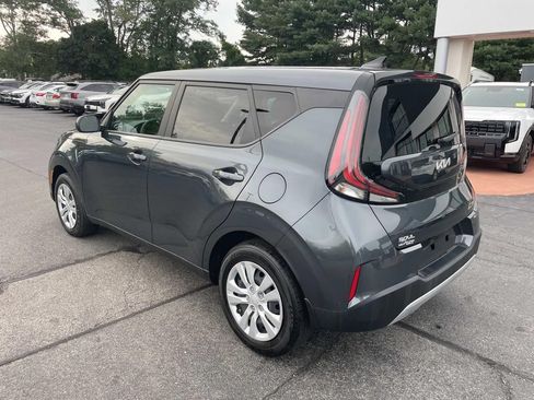 Used 2025 Kia Soul LX FWD image 3