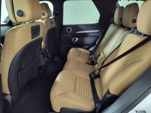 Certified 2025 Land Rover Discovery Dynamic SE image 11