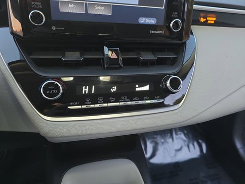 Used 2022 Toyota Corolla LE image 23