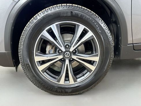 Used 2019 Nissan Rogue SV w/ Sun & Sound Touring Package AWD/4WD image 39