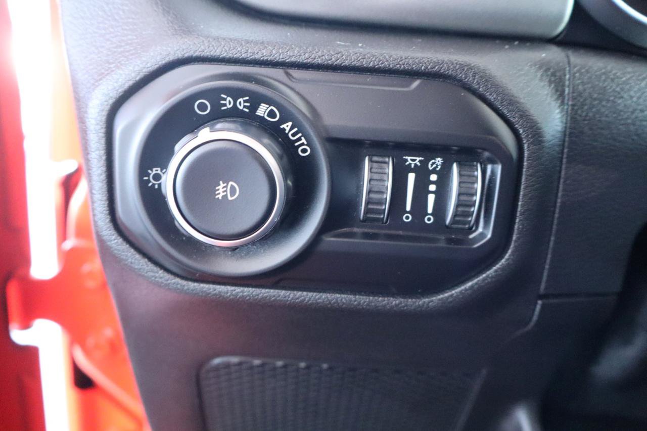 Used 2019 Jeep Wrangler Unlimited Sahara AWD/4WD image 28