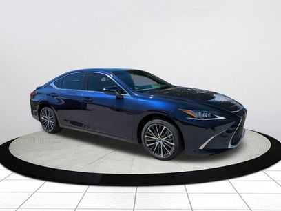 New 2025 Lexus ES 300h w/ Premium Package