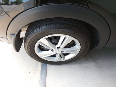 Used 2023 Nissan Kicks S FWD image 27