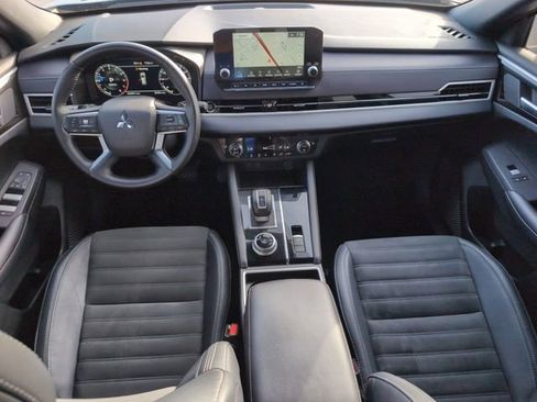 Used 2024 Mitsubishi Outlander SE Black Edition FWD image 28