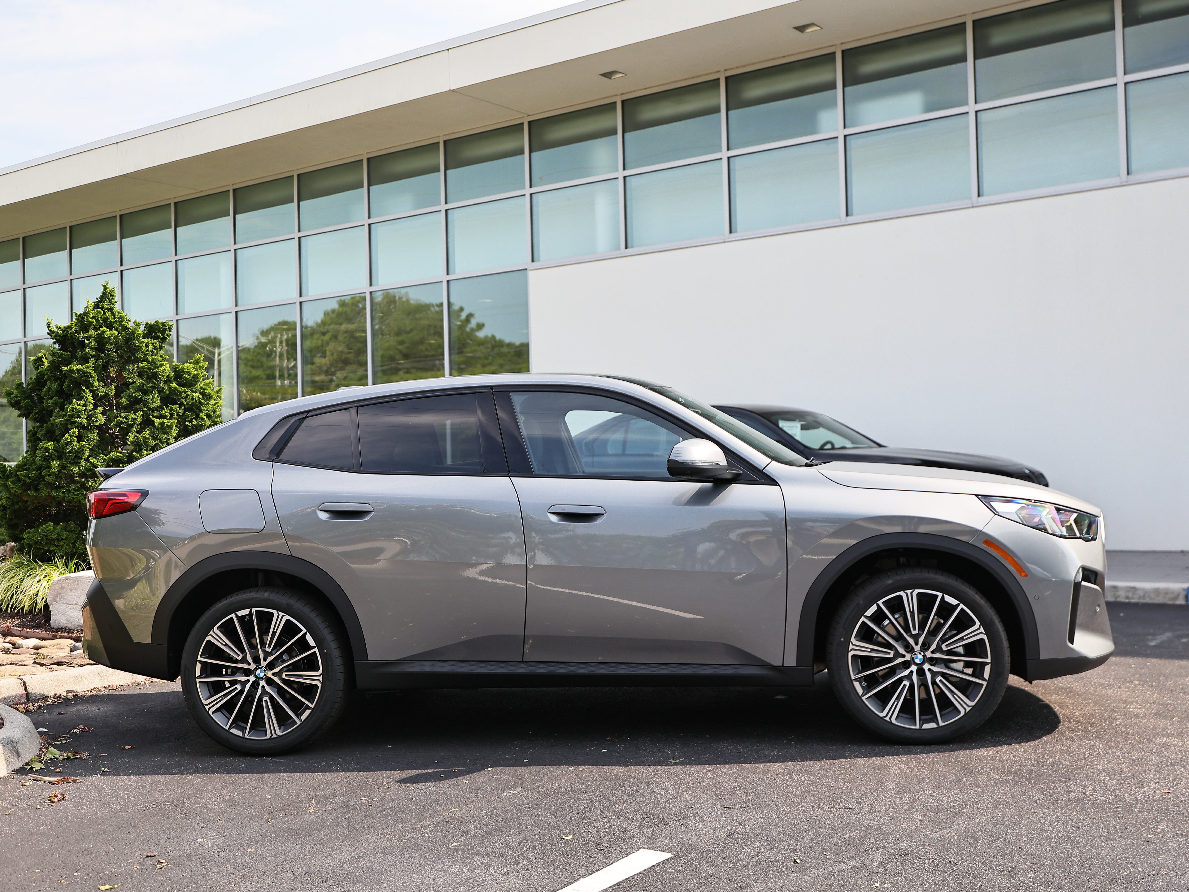 New 2027 BMW X2 xDrive28i AWD/4WD image 4