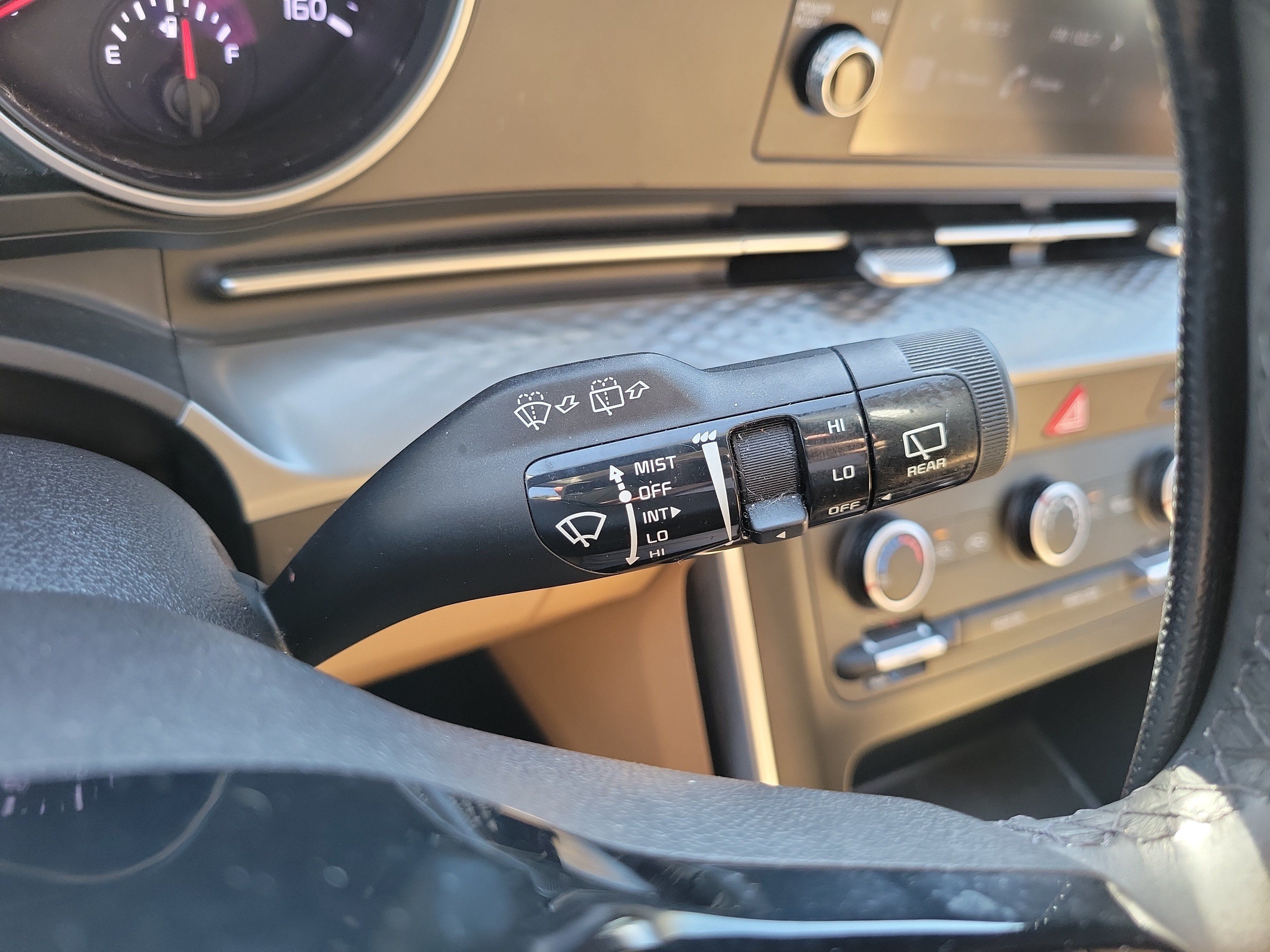Used 2022 Kia Carnival LX FWD image 30