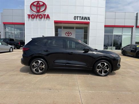 Used 2023 Ford Escape ST-Line Elite w/ Premium Technology Package AWD/4WD image 4