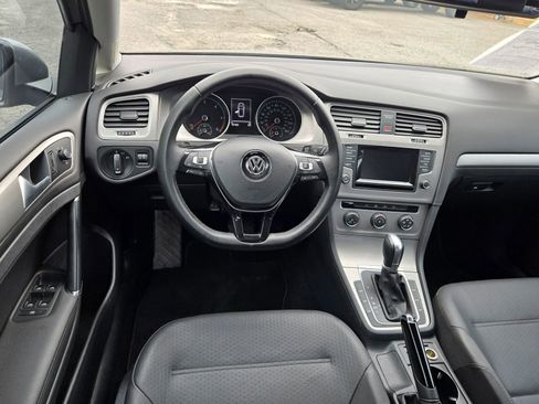 Used 2015 Volkswagen Golf TDI S image 4
