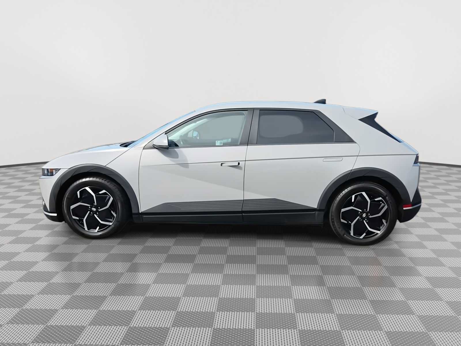 Used 2024 Hyundai Ioniq 5 SE RWD image 5