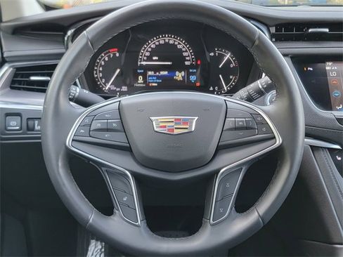 Used 2018 Cadillac XT5 Luxury image 32