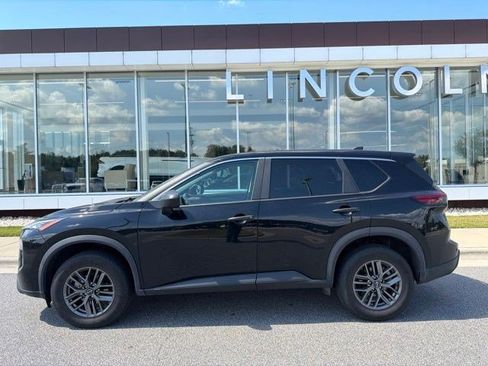 Used 2025 Nissan Rogue S AWD/4WD image 2