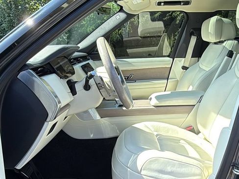 Certified 2025 Land Rover Range Rover Autobiography AWD/4WD image 9