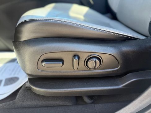 Used 2019 Chevrolet Equinox Premier FWD image 20
