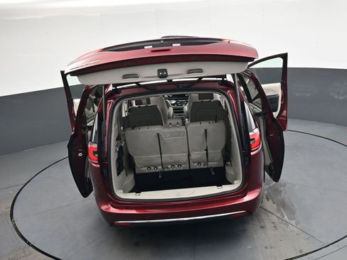 Used 2021 Chrysler Pacifica Touring-L image 46