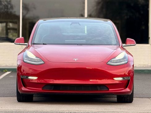 Used 2018 Tesla Model 3 Performance image 3