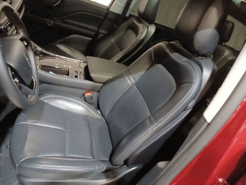 Used 2025 Lincoln Aviator AWD w/ Jet Appearance Package image 13