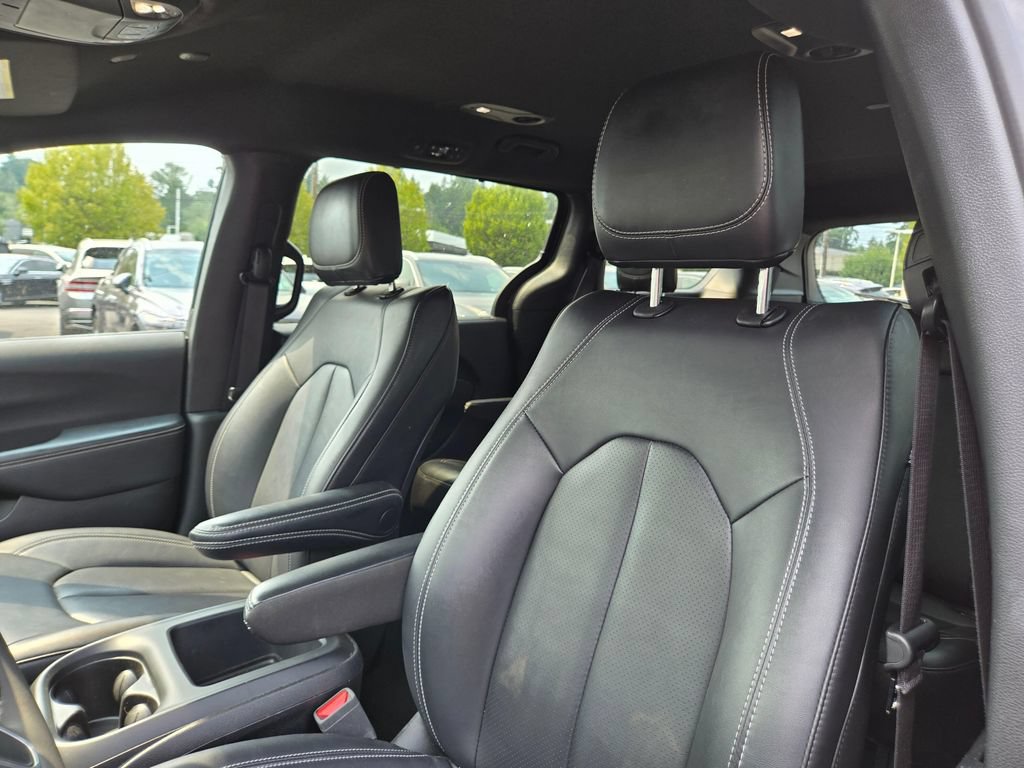 Used 2025 Chrysler Pacifica Select FWD image 21