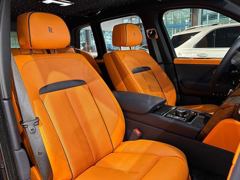 Used 2025 Rolls-Royce Cullinan Black Badge w/ Leather Finishing Pack image 15