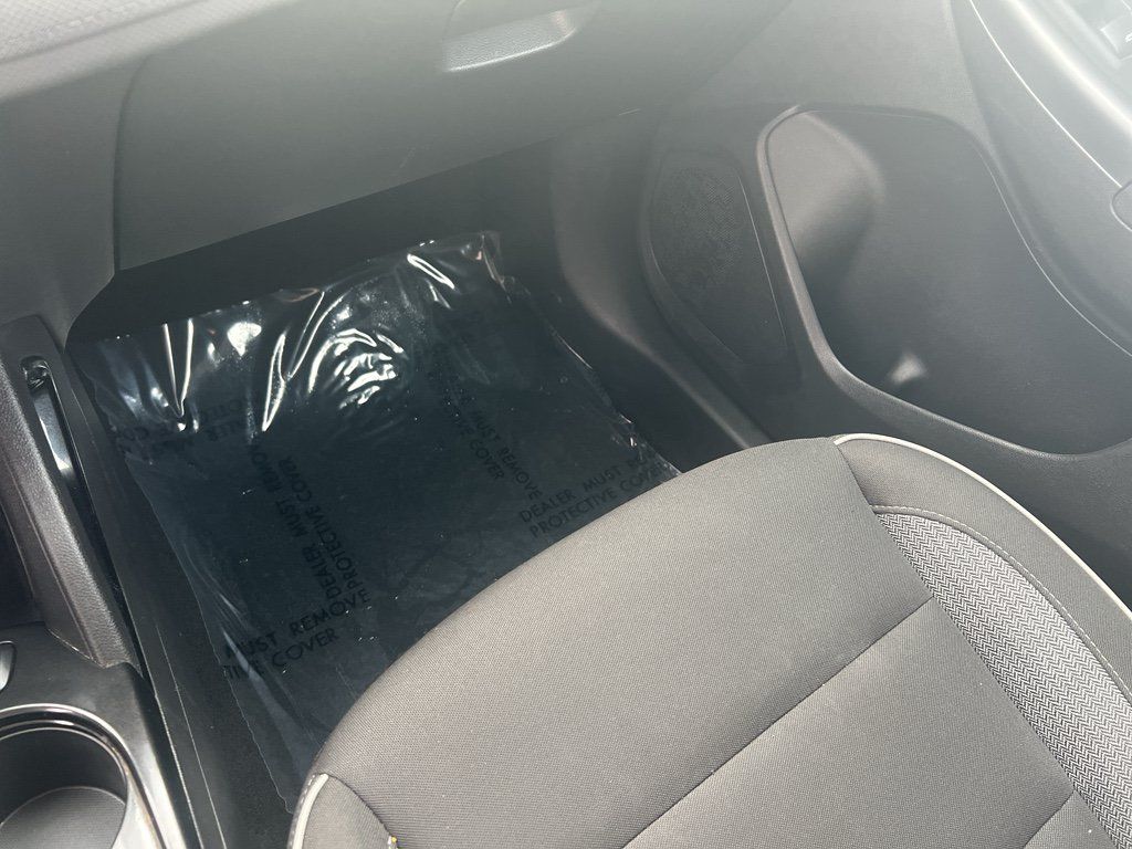 Used 2025 Chevrolet TrailBlazer LT AWD/4WD image 17