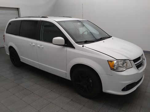 Used 2019 Dodge Grand Caravan SXT FWD image 11