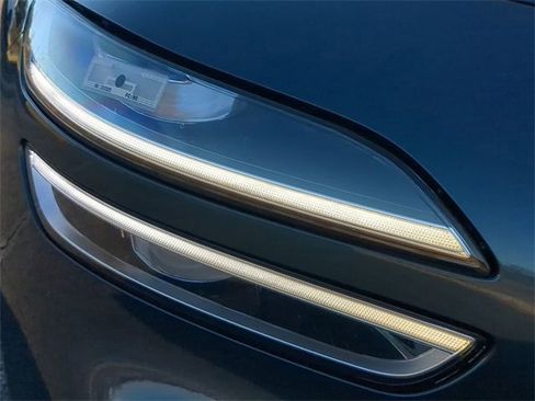 Used 2023 Genesis G70 2.0T w/ Sport Prestige Package image 9