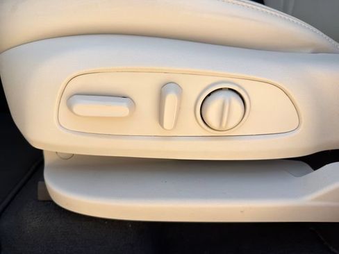 Used 2024 Buick Enclave Essence w/ Technology Package FWD image 20