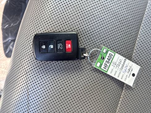 Used 2018 Toyota Highlander Limited Platinum AWD/4WD image 29