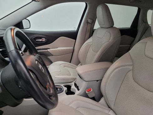 Used 2019 Jeep Cherokee Limited w/ Technology Group FWD image 17