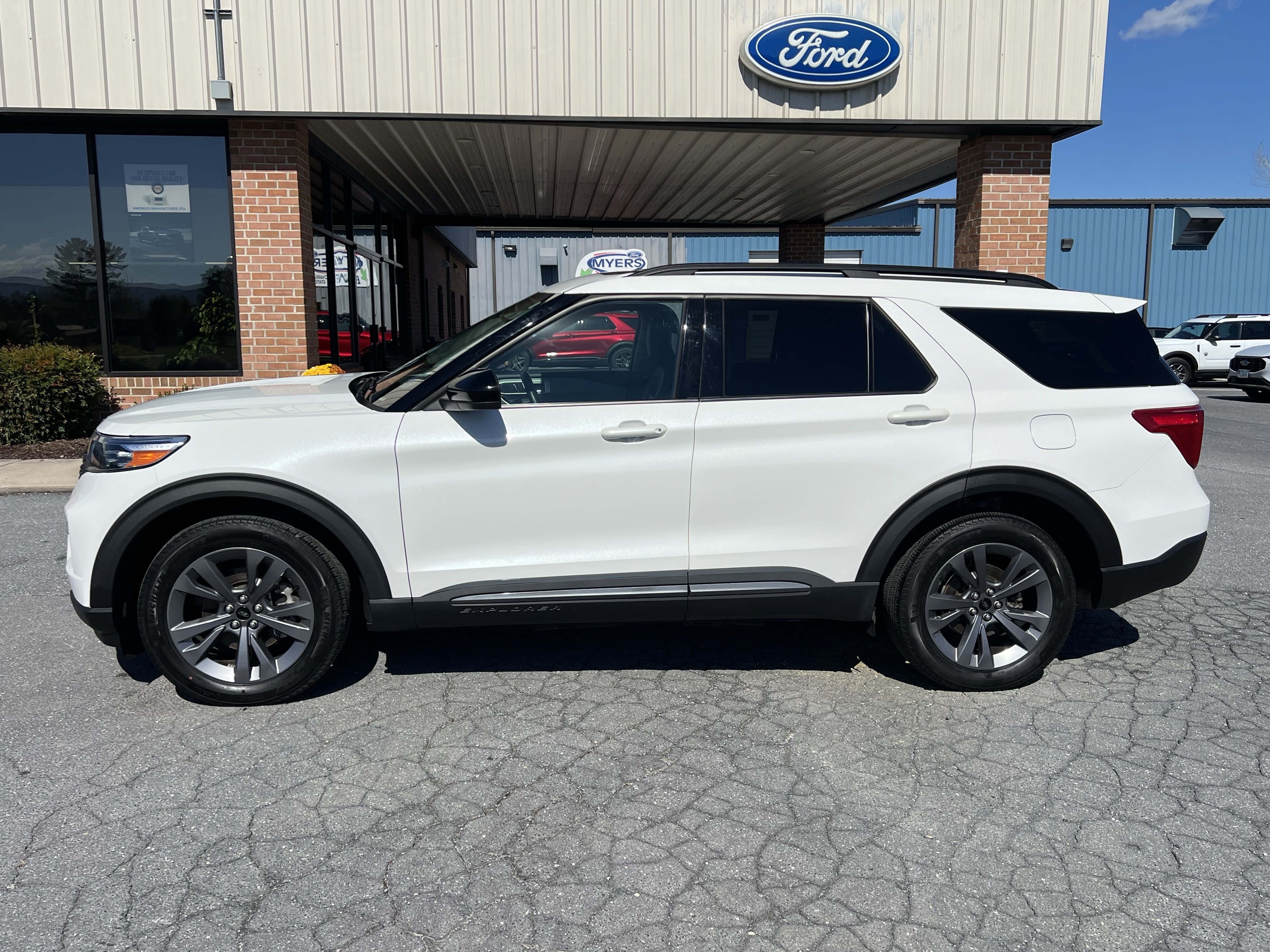 Used 2023 Ford Explorer XLT w/ Equipment Group 202A AWD/4WD image 1
