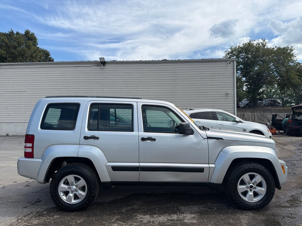 Used 2012 Jeep Liberty Sport AWD/4WD image 5