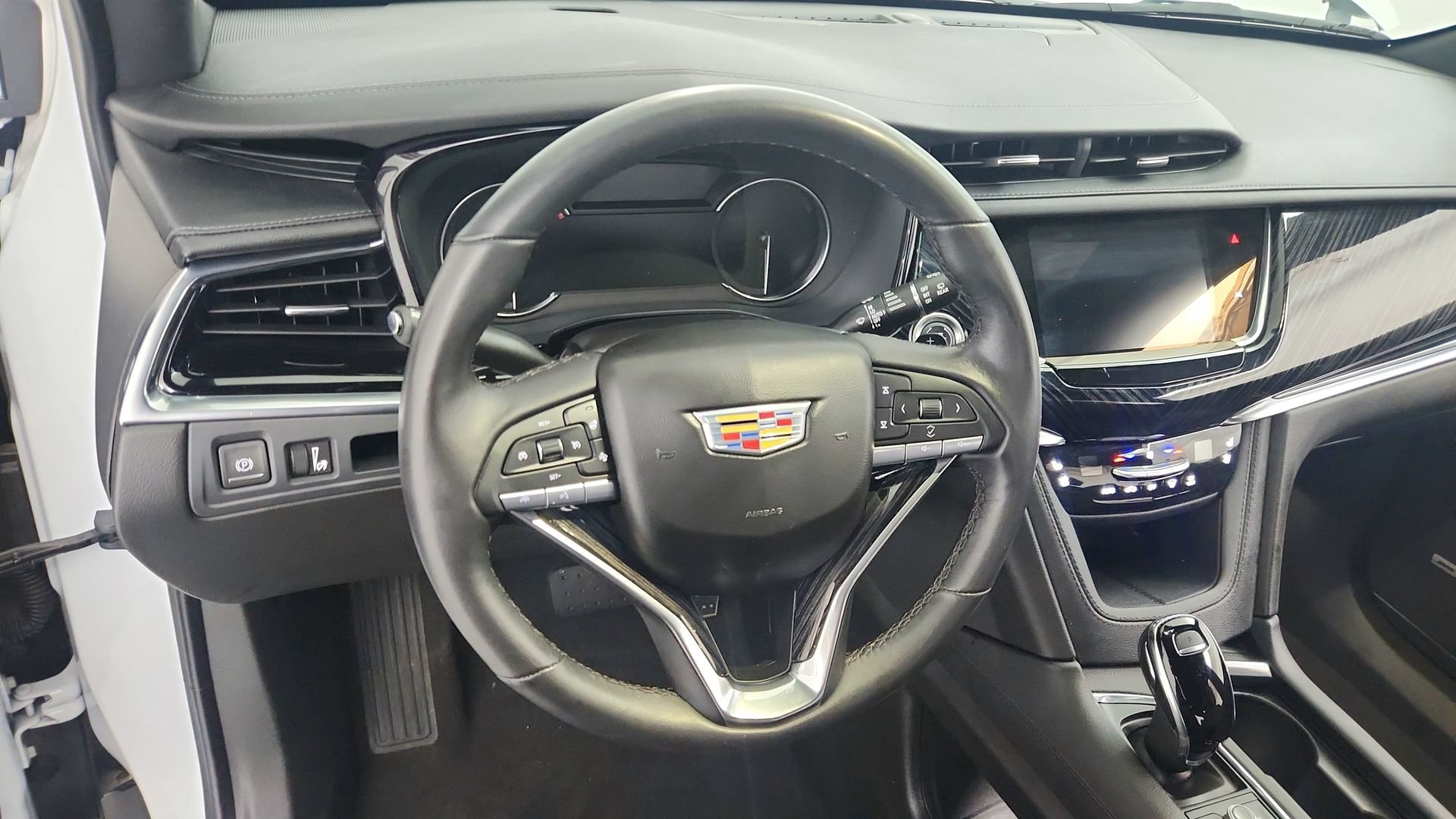 Certified 2024 Cadillac XT6 Premium Luxury w/ LPO, Floor Liner Package AWD/4WD image 18