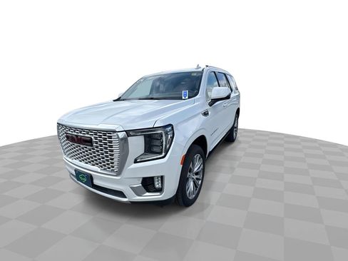 Certified 2021 GMC Yukon Denali w/ Denali Premium Package AWD/4WD image 4