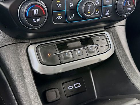 Used 2023 GMC Acadia SLE image 16