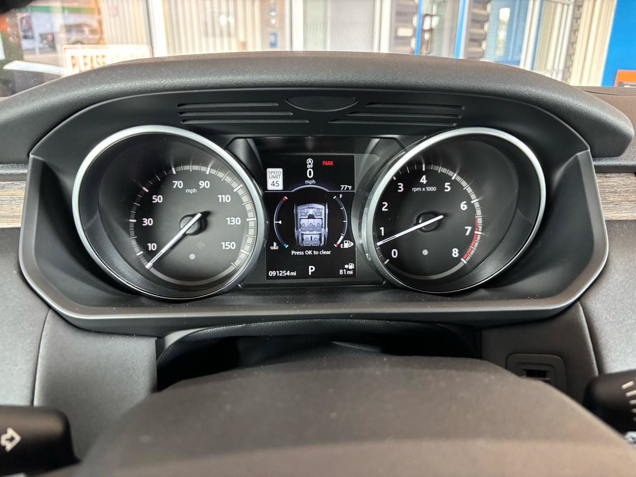 Used 2017 Land Rover Discovery HSE AWD/4WD image 15