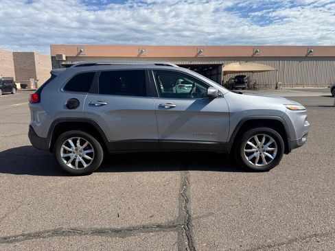 Used 2014 Jeep Cherokee Limited w/ Trailer Tow Group AWD/4WD image 4
