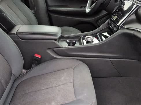 Used 2023 Jeep Grand Cherokee L Laredo image 21