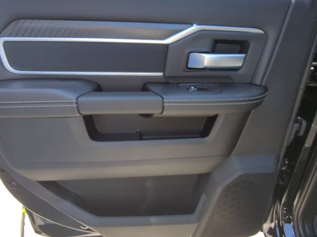 New 2026 RAM 3500 Big Horn AWD/4WD image 32