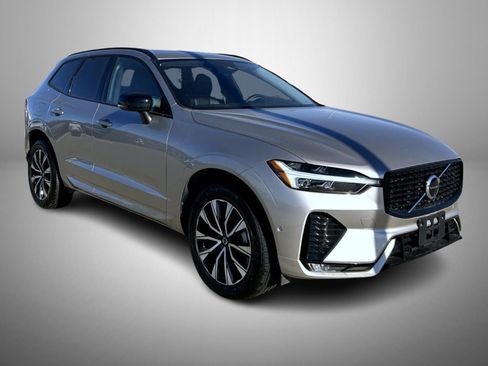 Used 2025 Volvo XC60 B5 Plus image 3