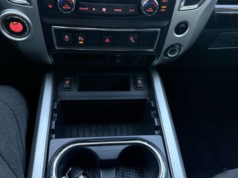 Used 2018 Nissan Titan SV w/ SV Convenience Package image 23