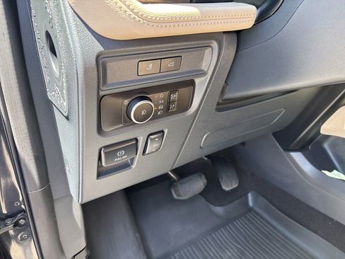 Used 2023 Ford Expedition Limited AWD/4WD image 6
