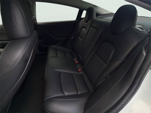 Used 2019 Tesla Model 3 Standard Range Plus image 7