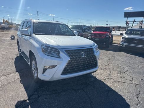 Used 2020 Lexus GX 460 Premium w/ Premium Package image 2