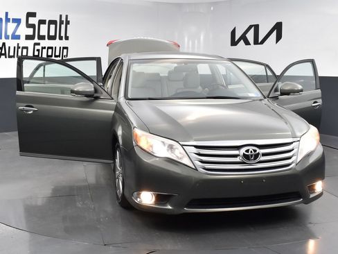 Used 2011 Toyota Avalon Limited FWD image 25