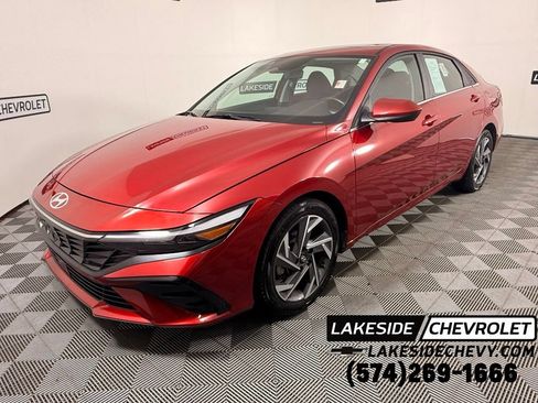 Used 2025 Hyundai Elantra SEL FWD image 1