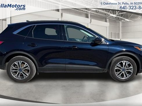 Used 2021 Ford Escape SEL image 2