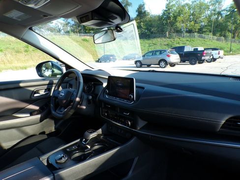 Used 2025 Nissan Rogue SV AWD/4WD image 12