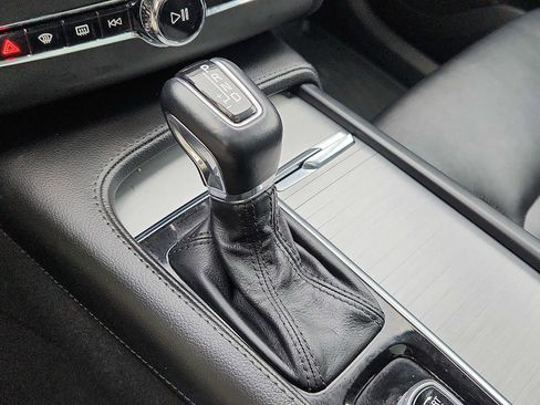 Used 2021 Volvo XC90 T5 Momentum w/ Climate Package image 14