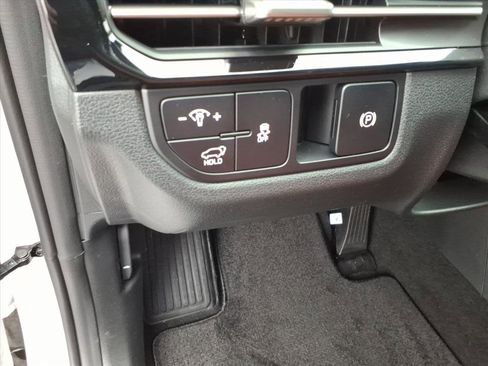 New 2026 Kia Sportage SX FWD image 17
