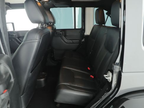 Certified 2017 Jeep Wrangler Unlimited Sahara image 5