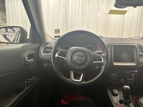 Used 2019 Jeep Compass Trailhawk AWD/4WD image 13